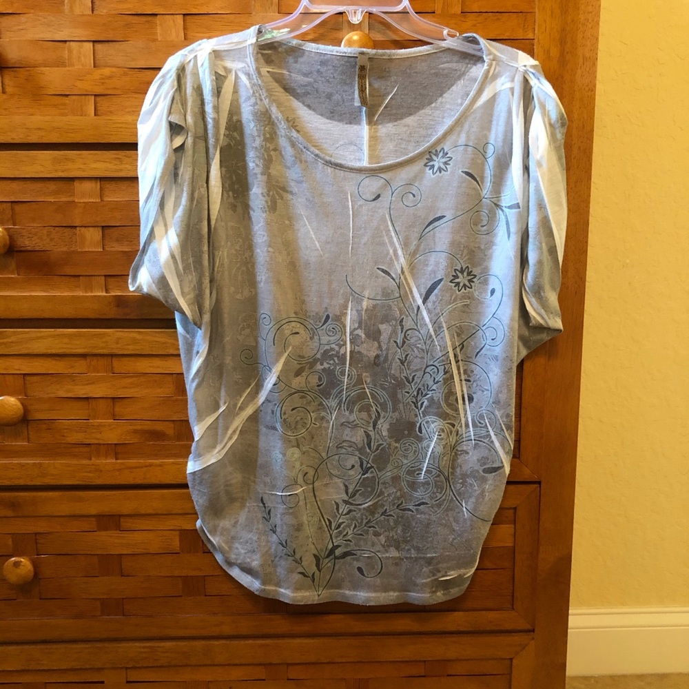 Suki Jones soft grey top Size M